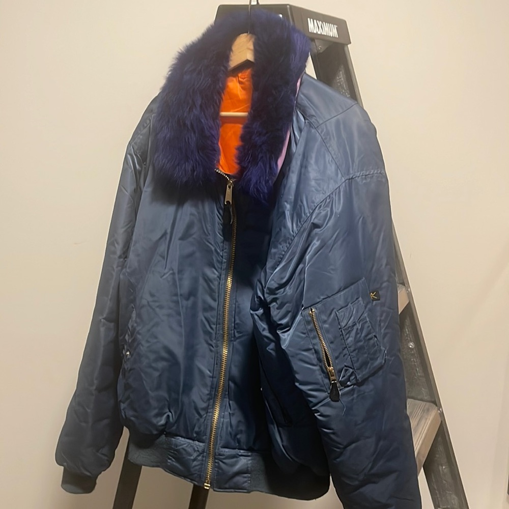 Hank eye bomber (arrows)